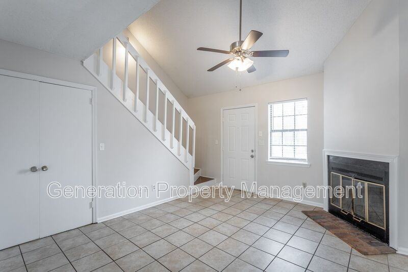 121 Goodson Ave #F - Photo 3 of 23