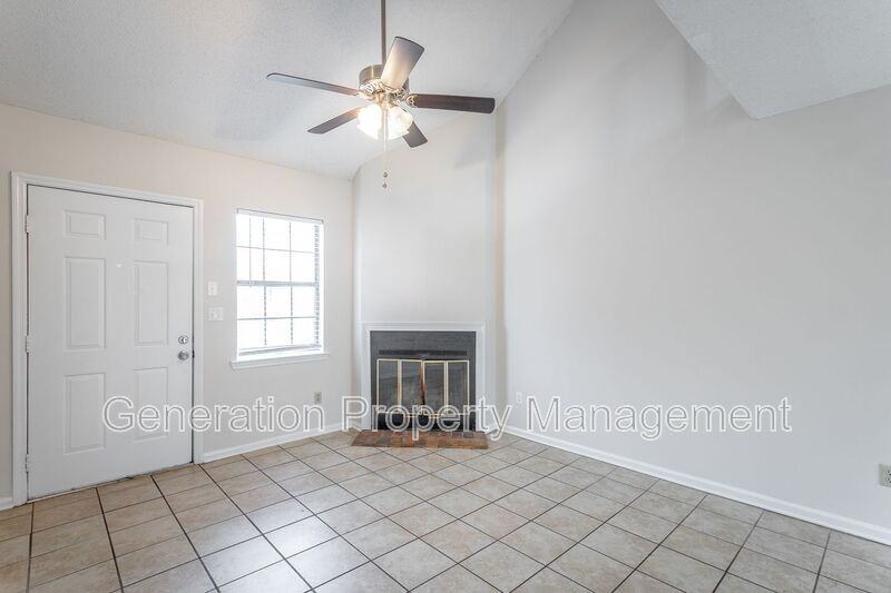 121 Goodson Ave #F - Photo 4 of 23