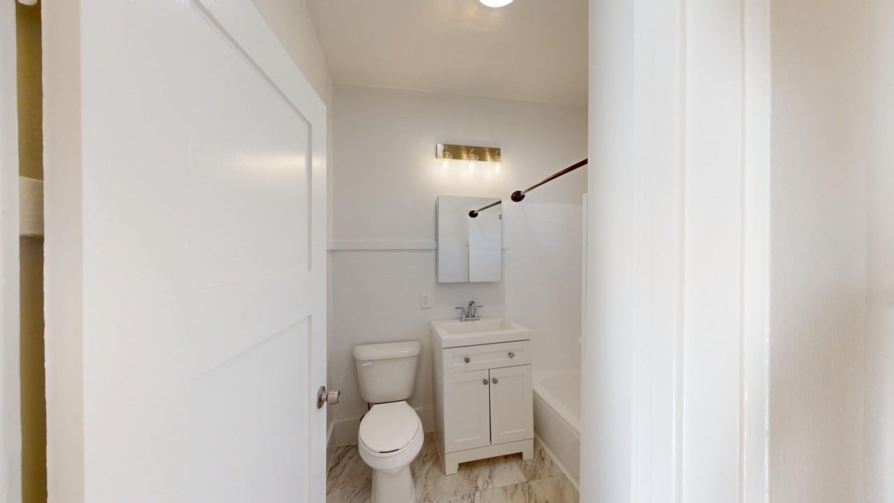 1077 Ashbury Street - Photo 4 of 14