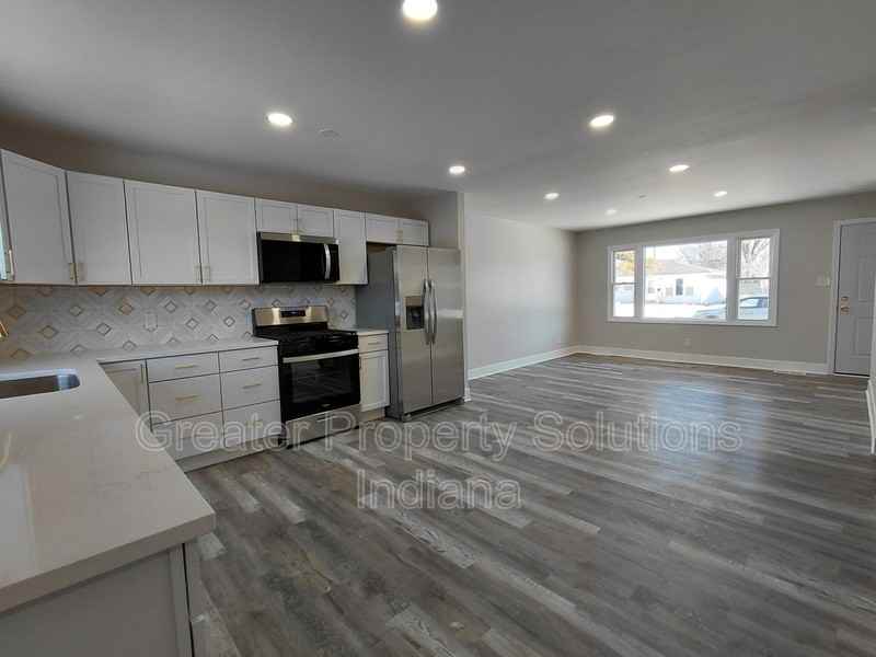 7416 Montana Ave - Photo 3 of 6