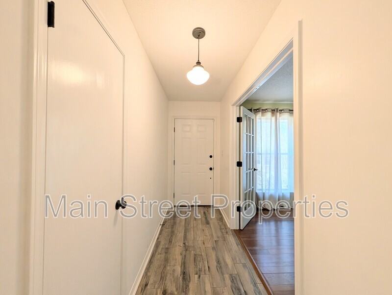 9616 Bobwhite Ter - Photo 3 of 36