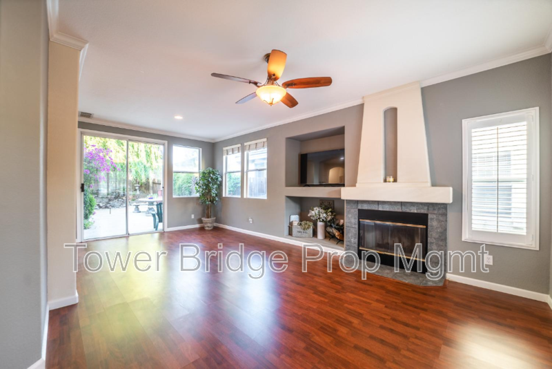 3826 Saintsbury Dr - Photo 4 of 21