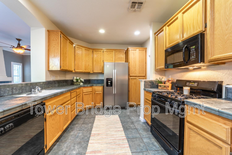 3826 Saintsbury Dr - Photo 7 of 21