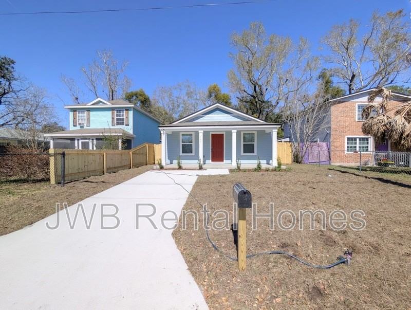 2153 Woodside St - Photo 2 of 16