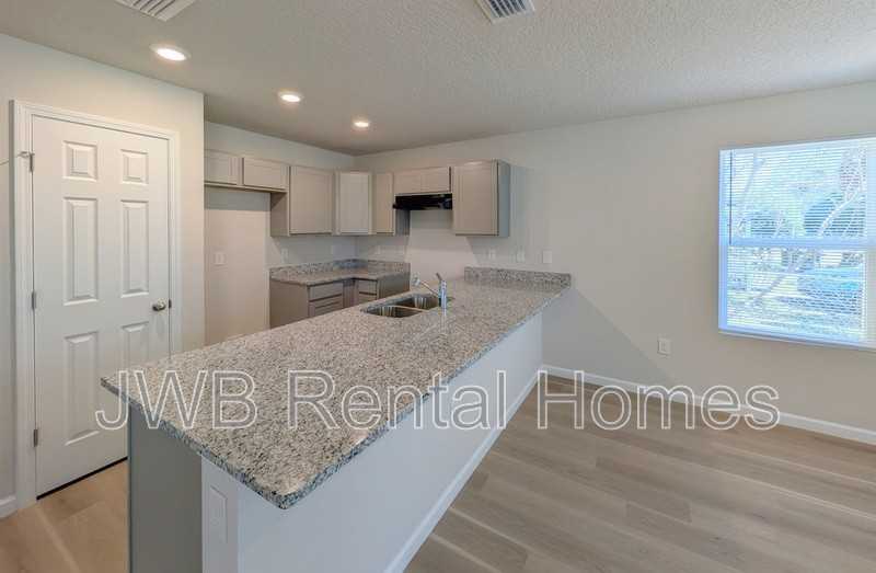 2153 Woodside St - Photo 4 of 16