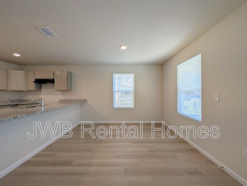 2153 Woodside St - Photo 5 of 16