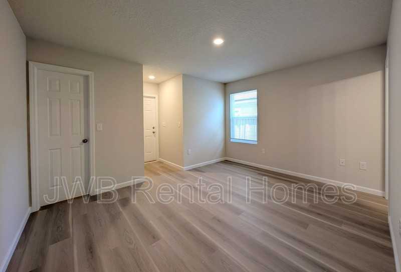 2153 Woodside St - Photo 7 of 16