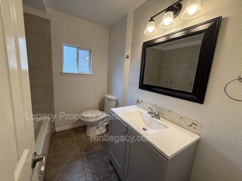 725 Bryte Ave - Photo 4 of 29