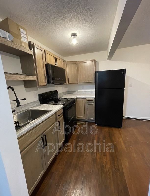 187 Poplar St #2 - Photo 7 of 7