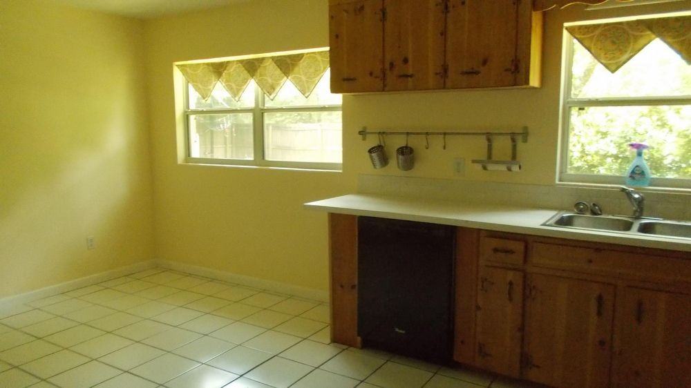 4002 NW 21st Dr - Photo 3 of 8