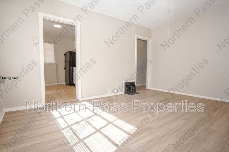 1309 Chadbourne St - Photo 3 of 18