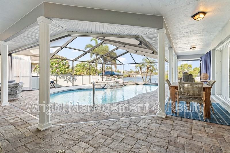 6611 Surfside Blvd - Photo 4 of 33