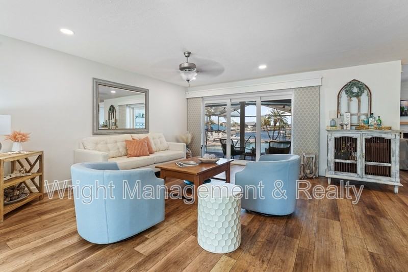 6611 Surfside Blvd - Photo 5 of 33