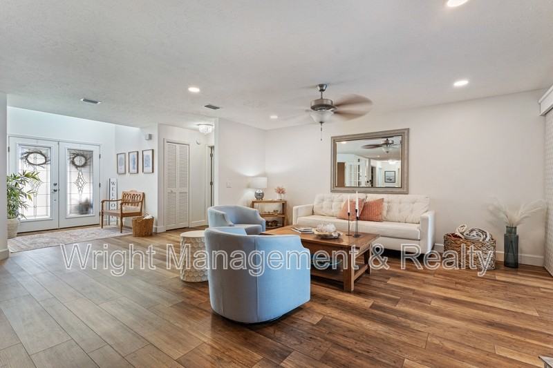 6611 Surfside Blvd - Photo 6 of 33