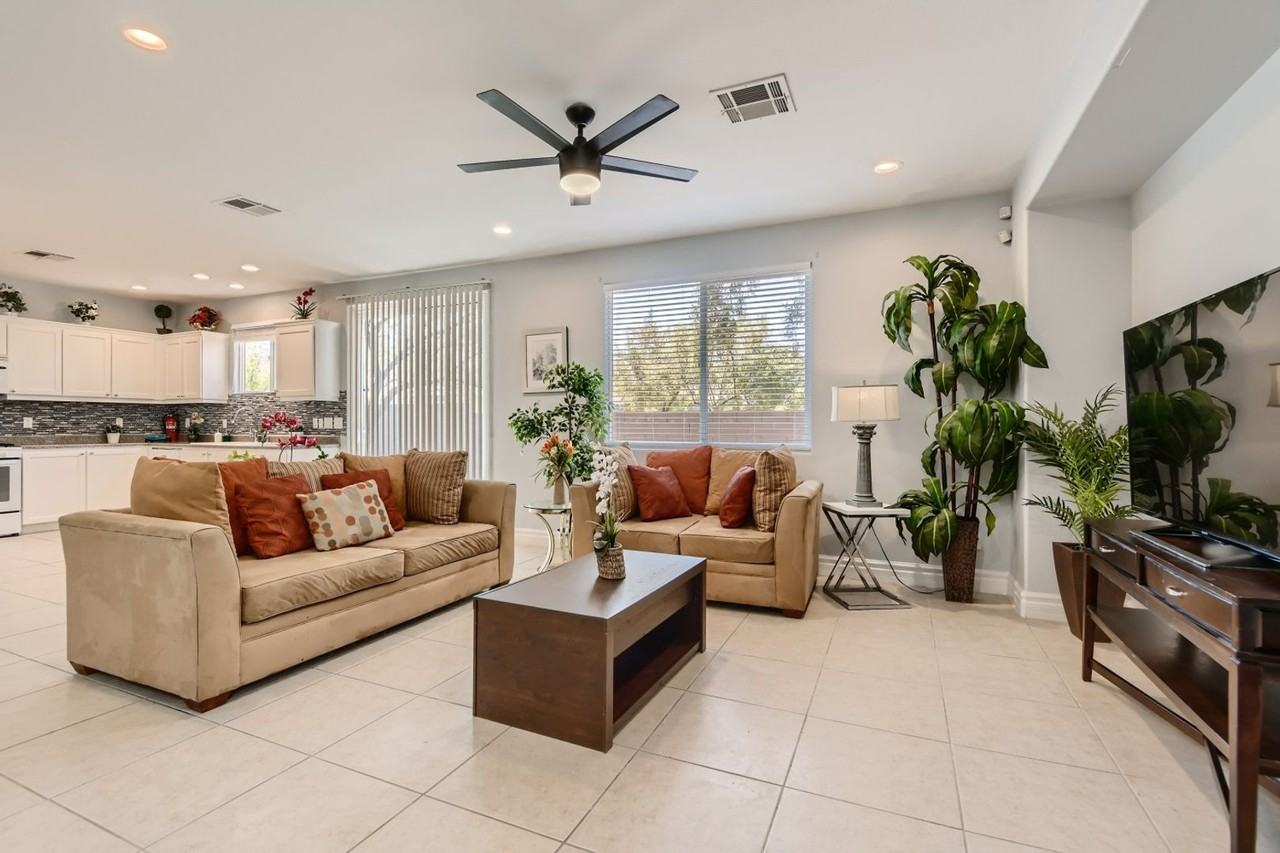 6689 Roanoke Ct - Photo 4 of 28