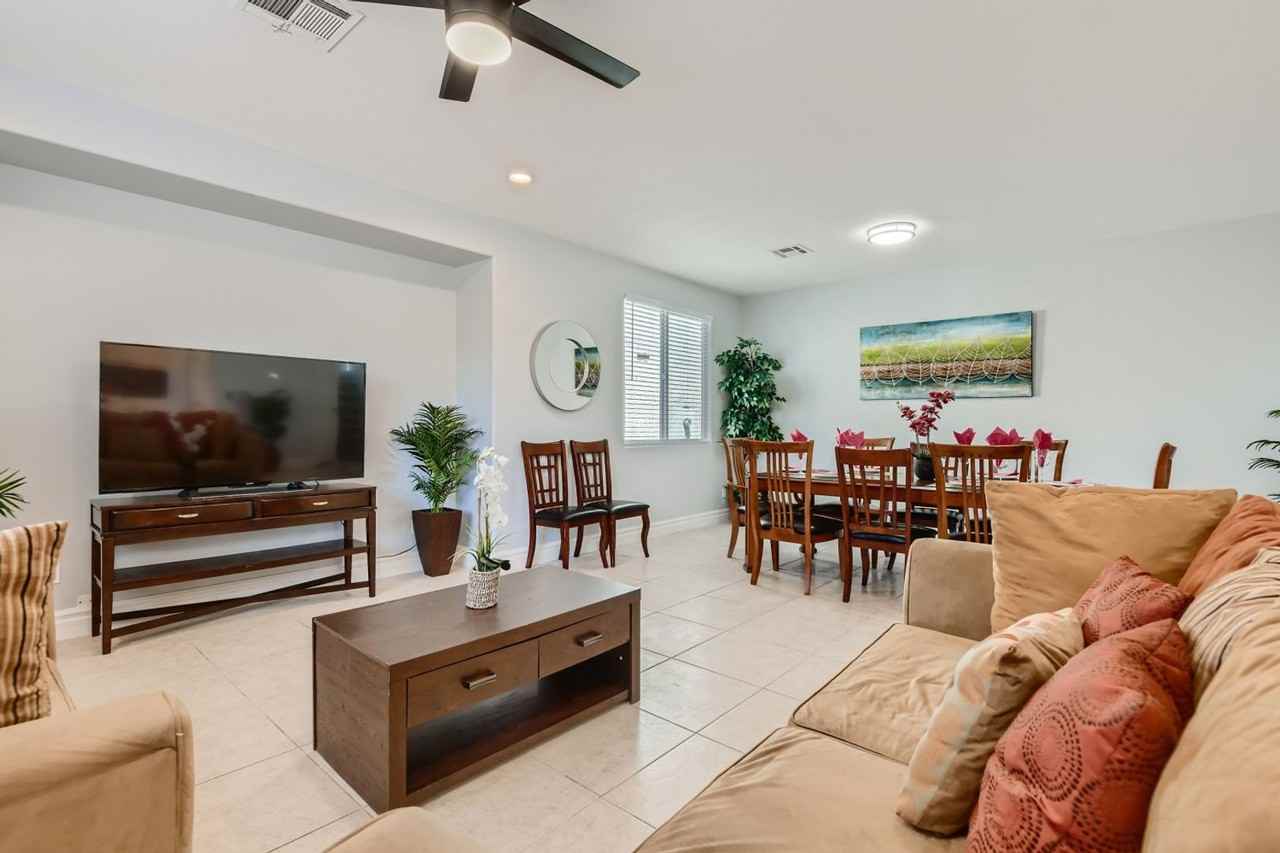 6689 Roanoke Ct - Photo 6 of 28