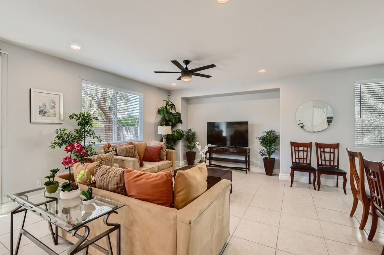 6689 Roanoke Ct - Photo 7 of 28