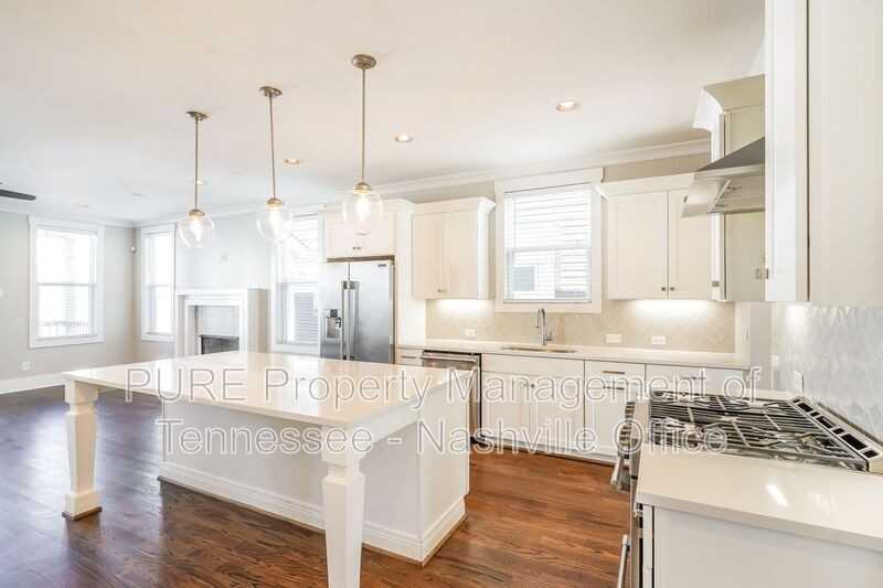 906 Southside Pl - Photo 5 of 18