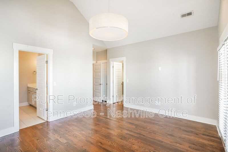 906 Southside Pl - Photo 7 of 18