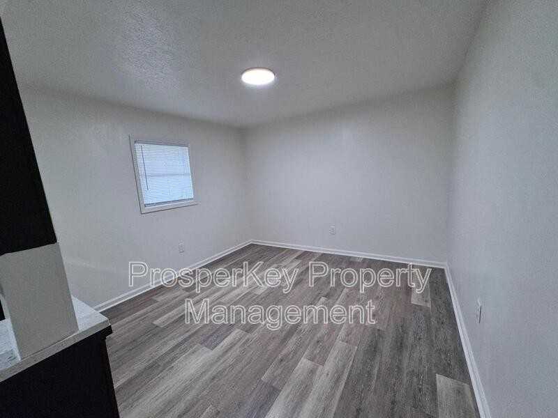 2240 Patsy Ln - Photo 7 of 19