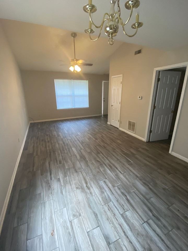 Santa Rosa Court 2416-2418 - Photo 3 of 19