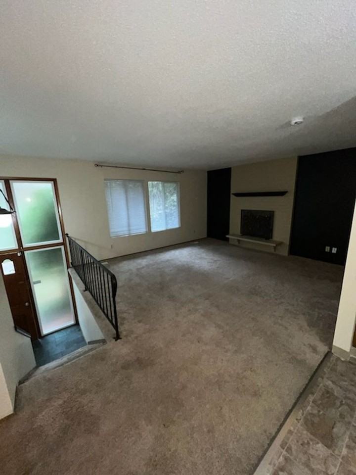 4517 Jean Ct W - Photo 5 of 18