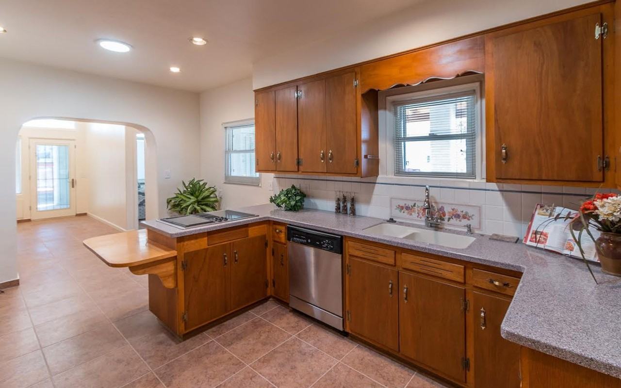 1124 E 10th St #1 - Photo 2 of 11