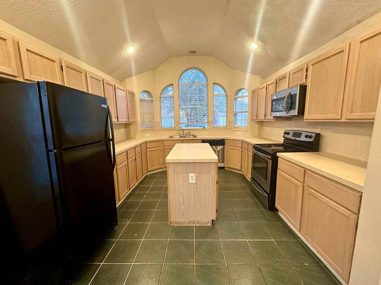 4721 Rincon Way - Photo 4 of 14