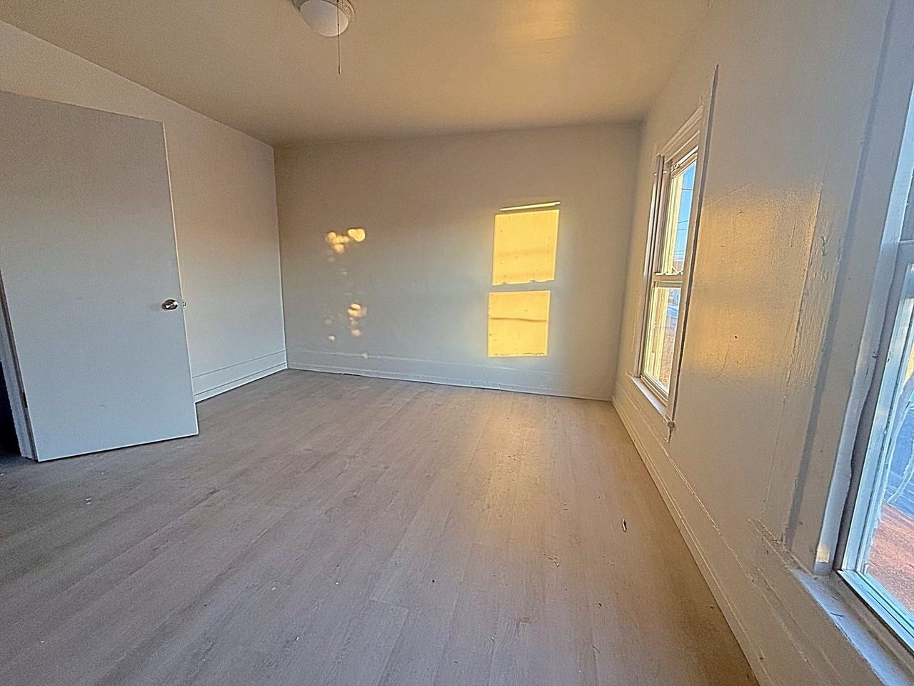 638 Carbon St - Photo 2 of 13