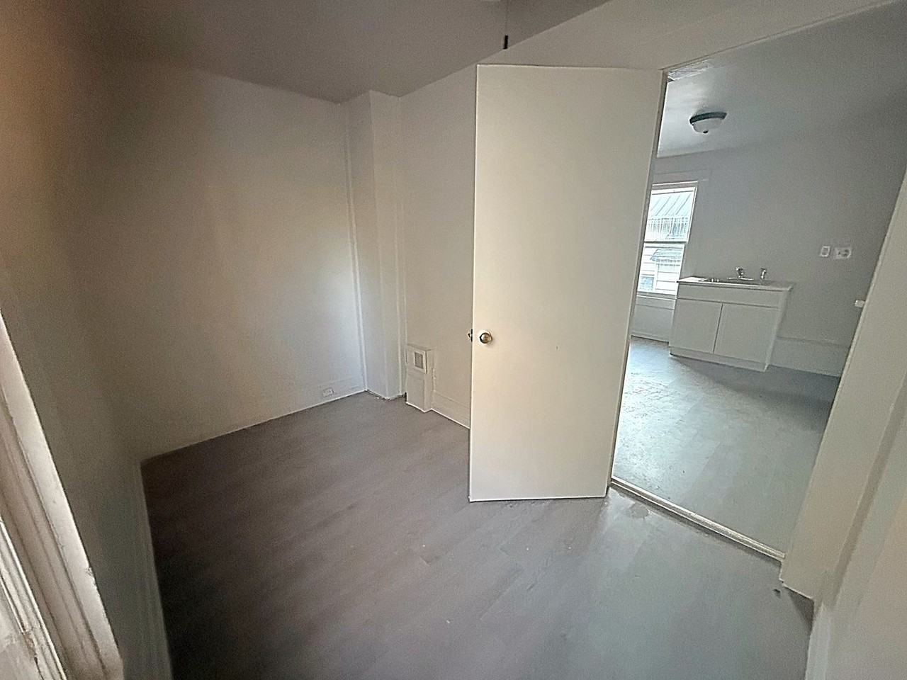 638 Carbon St - Photo 4 of 13