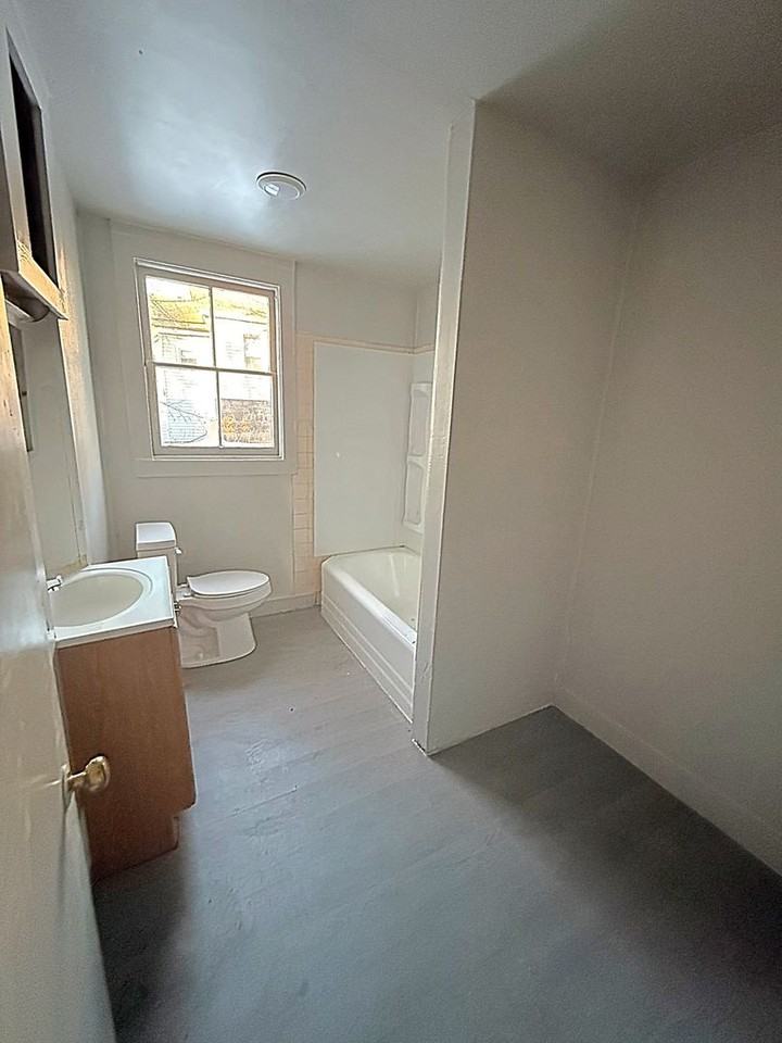 638 Carbon St - Photo 5 of 13