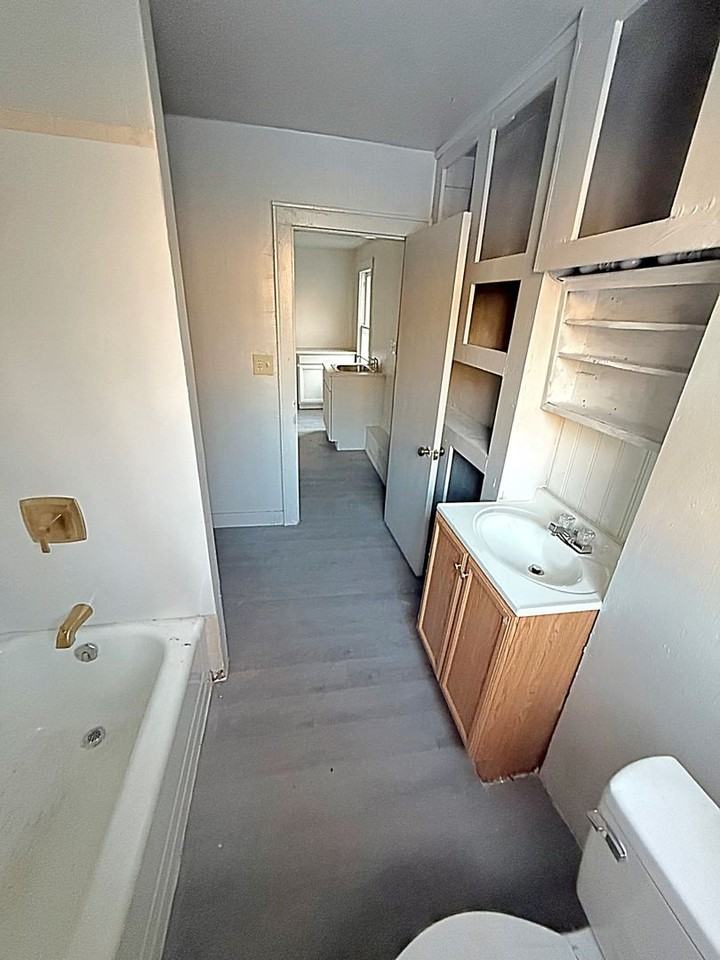 638 Carbon St - Photo 6 of 13