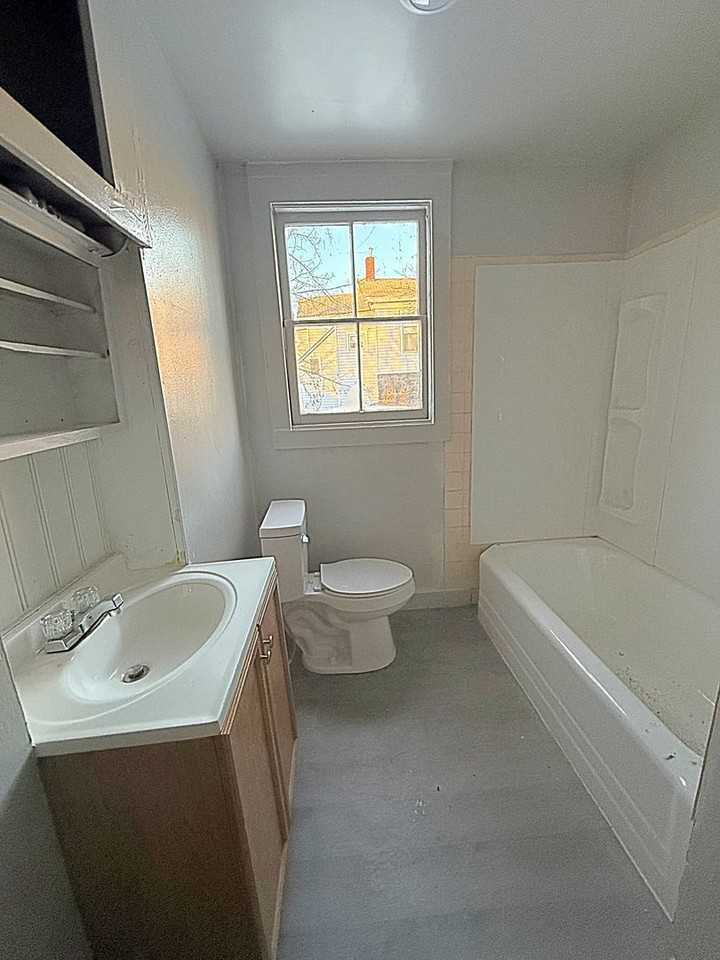 638 Carbon St - Photo 7 of 13