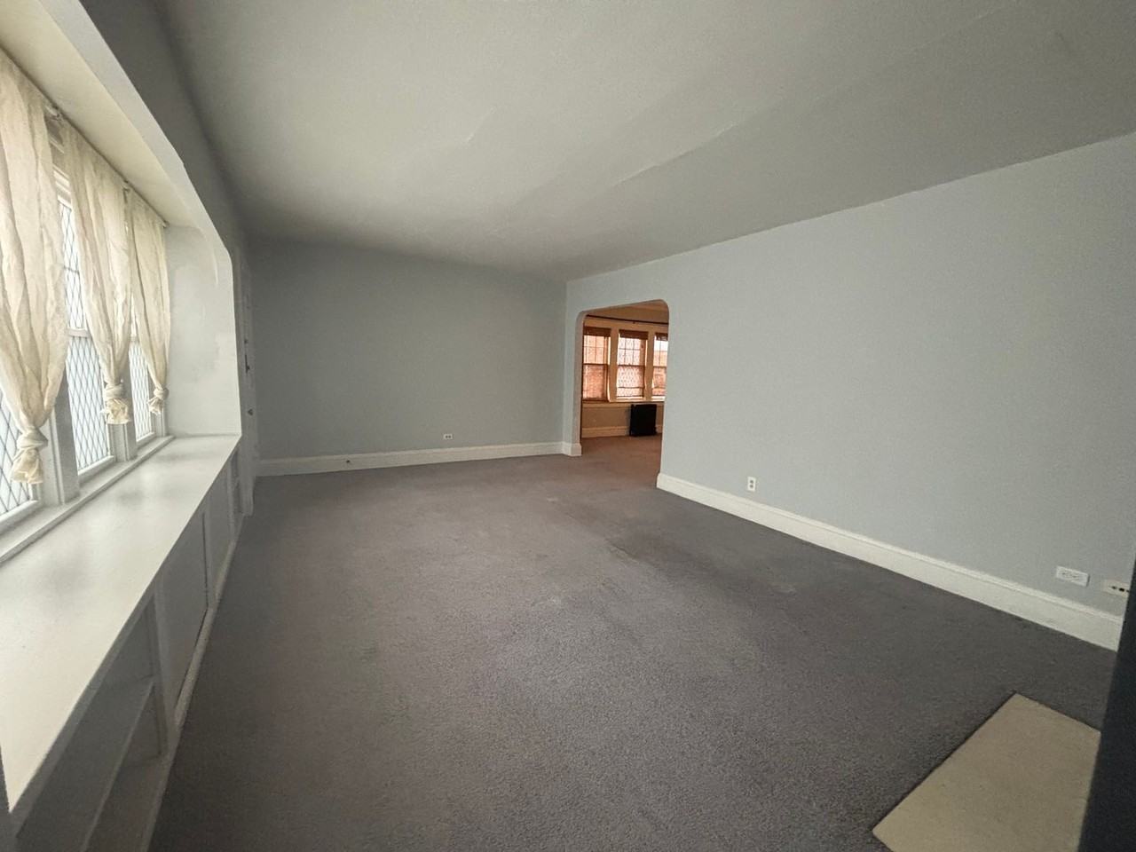 2921 Ludlow Rd - Photo 3 of 10