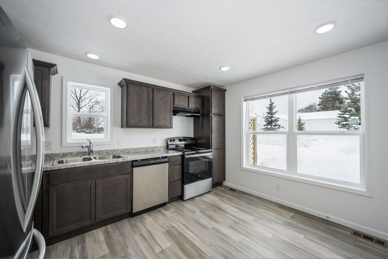 1012 1012 - 1014 Escape St - Photo 2 of 11