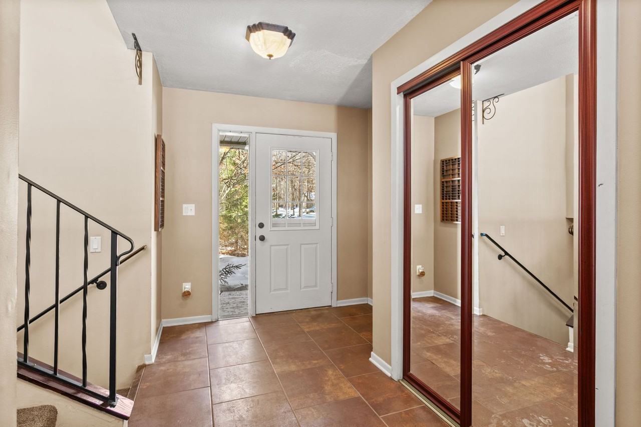 4850 Mcallister Ave Ne - Photo 7 of 35