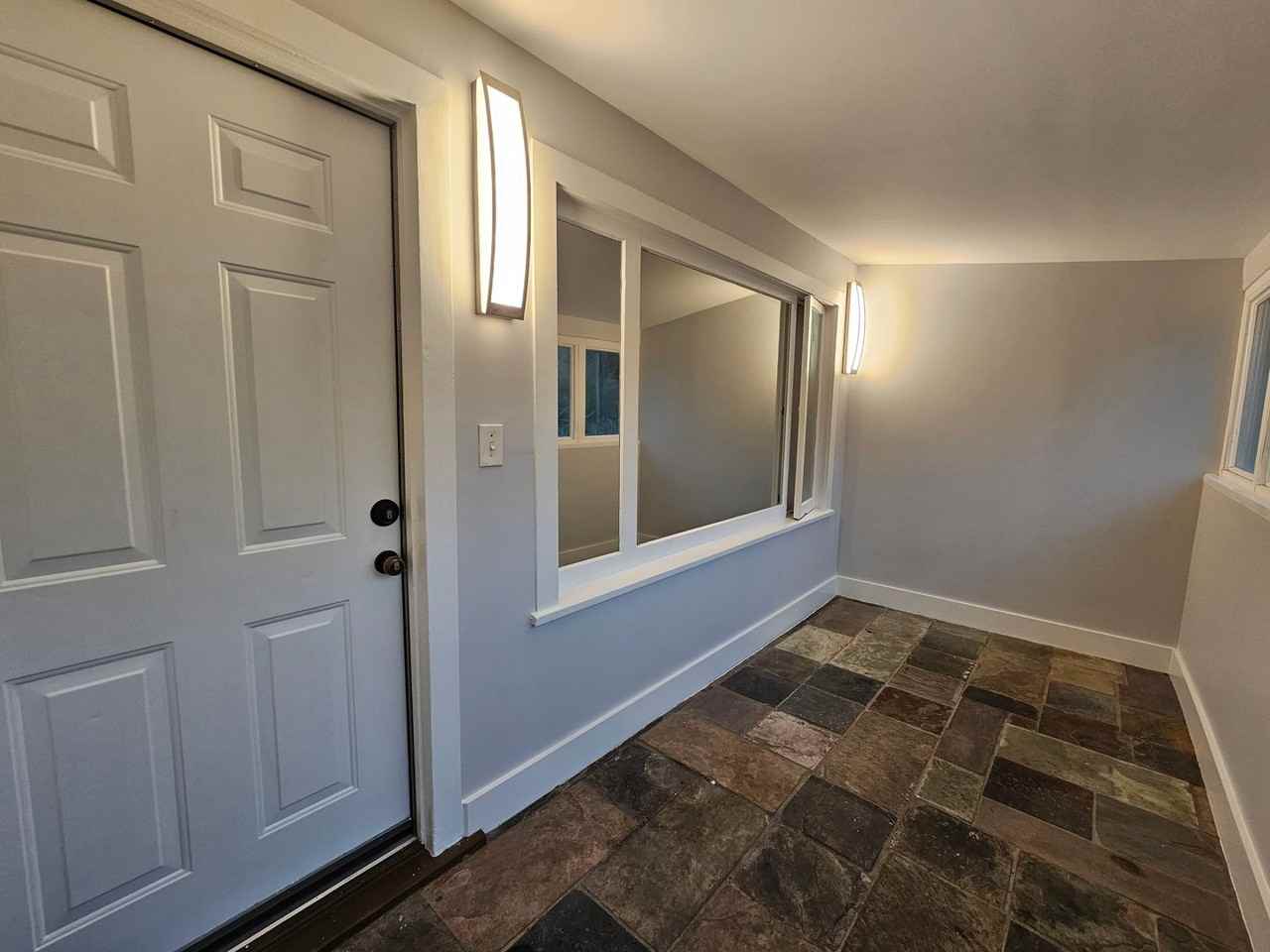 5934 Arlington Blvd - Photo 3 of 17