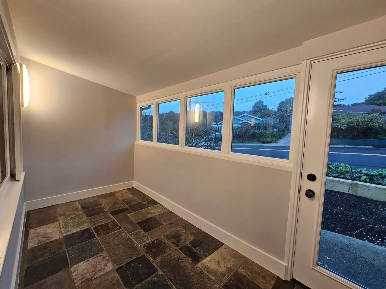 5934 Arlington Blvd - Photo 4 of 17