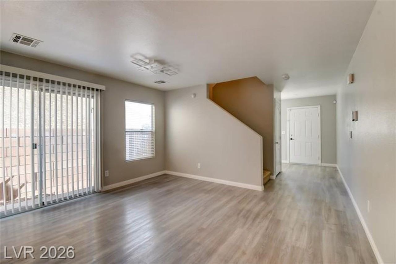 536 Mayfair Walk Ave - Photo 2 of 16
