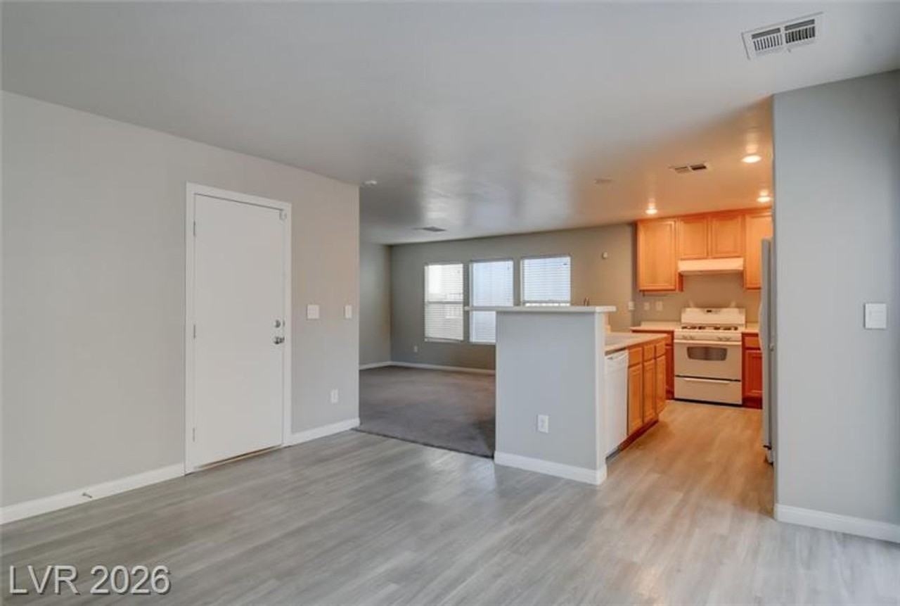 536 Mayfair Walk Ave - Photo 3 of 16
