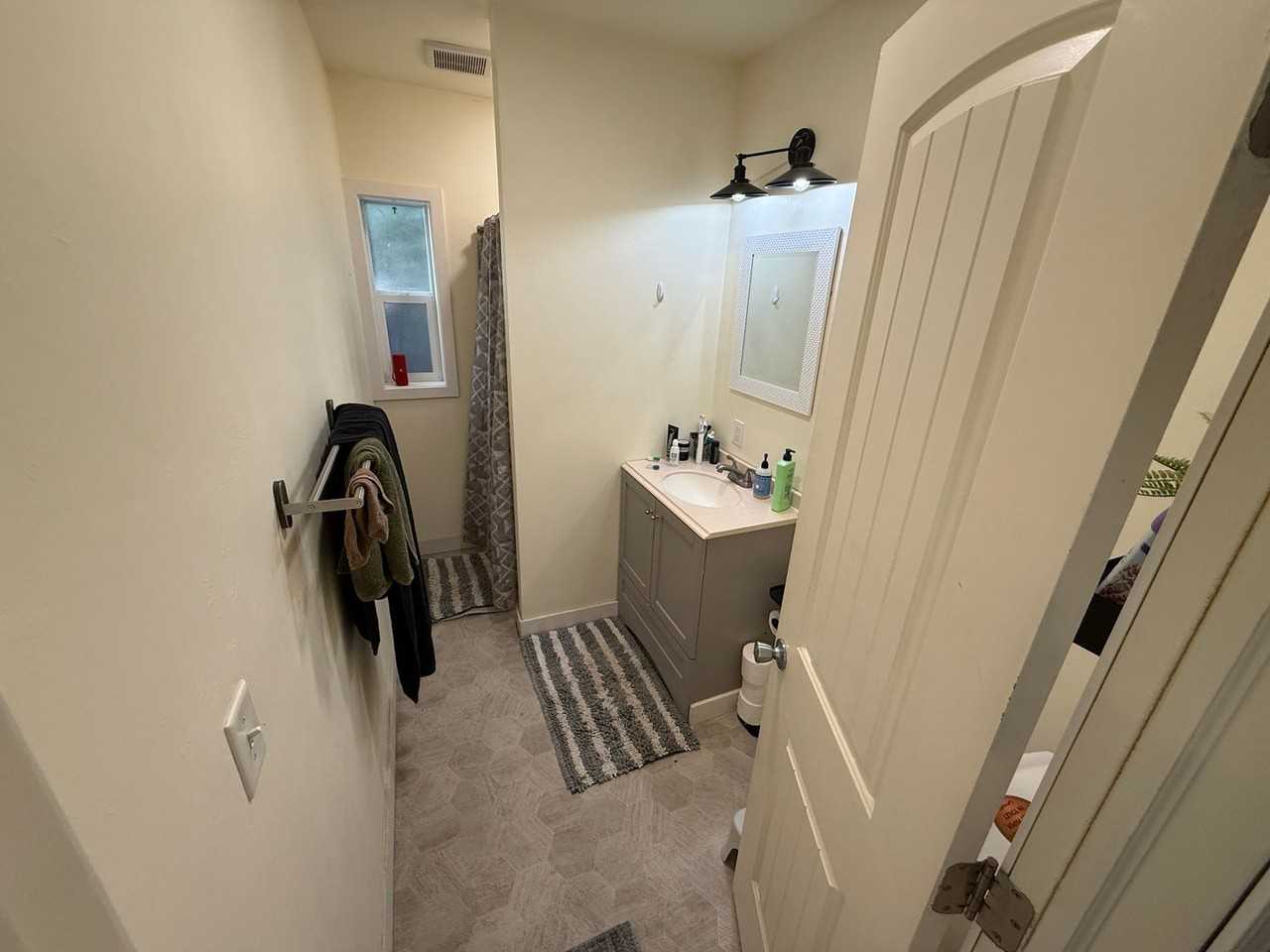 245 Nw 12th St - Photo 7 of 16