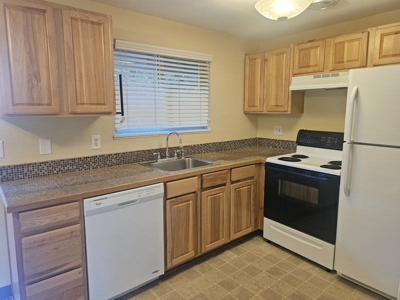 12650 Sw 127th Ave - Photo 5 of 8