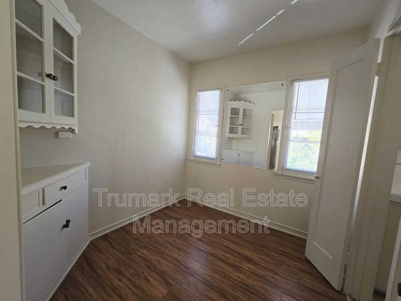 N Maryland Ave - Photo 3 of 11