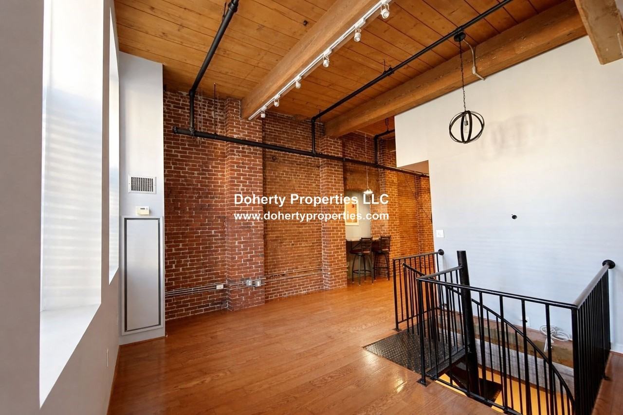 172 Middle St #108 - Photo 3 of 13