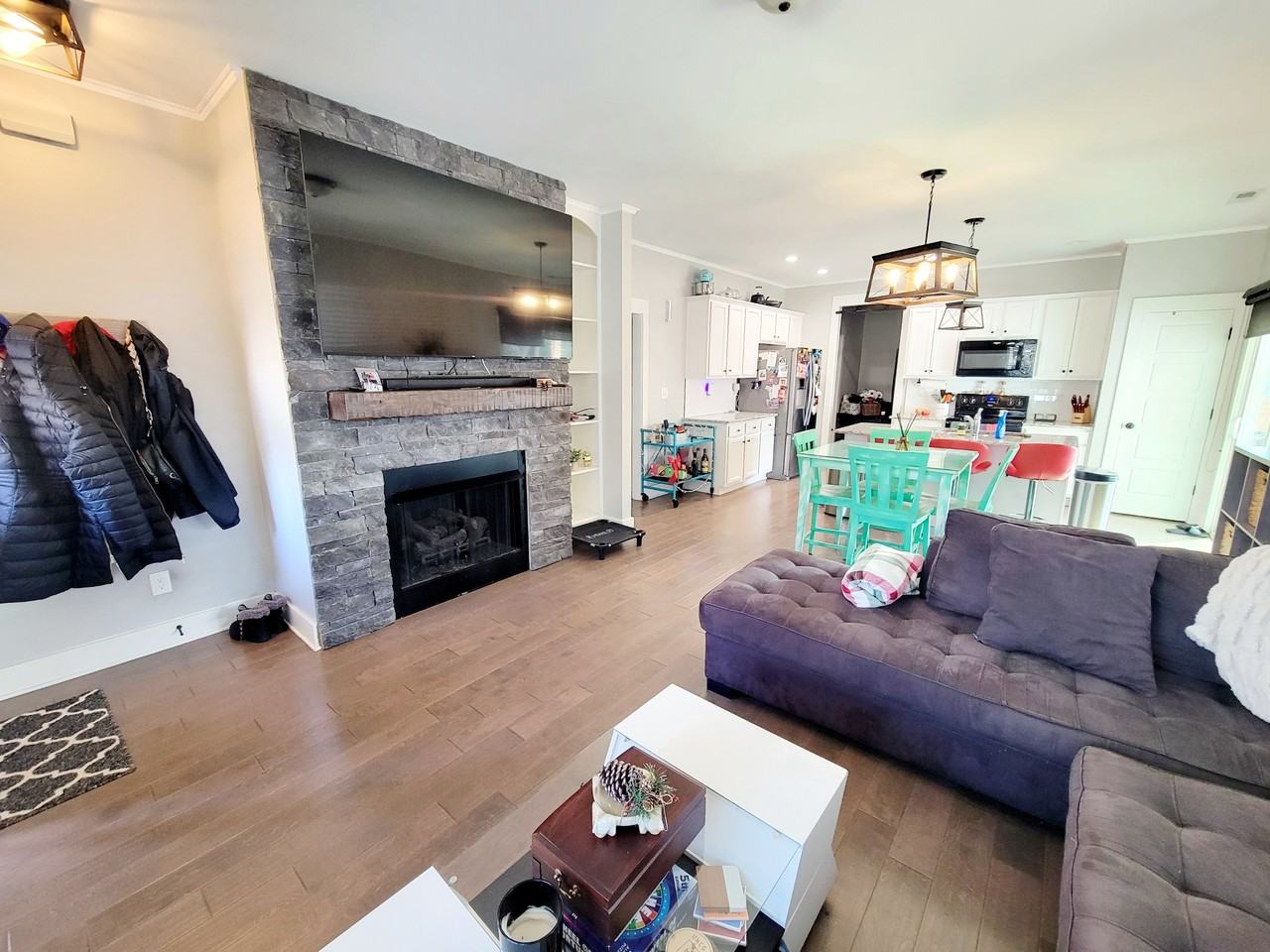 573 N Oneil St - Photo 4 of 31