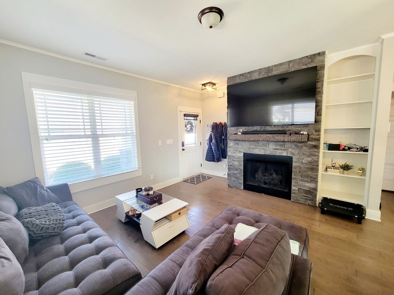 573 N Oneil St - Photo 5 of 31