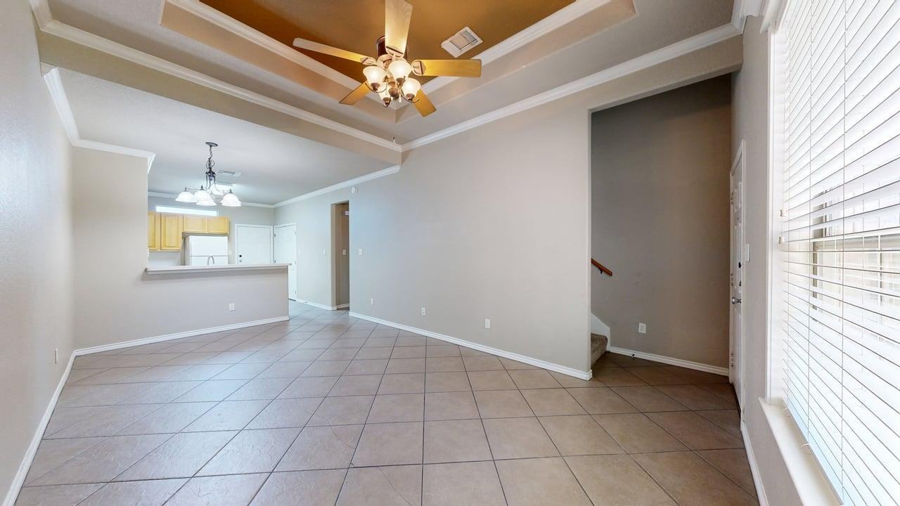 109-111 Kleine Ln - Photo 5 of 33