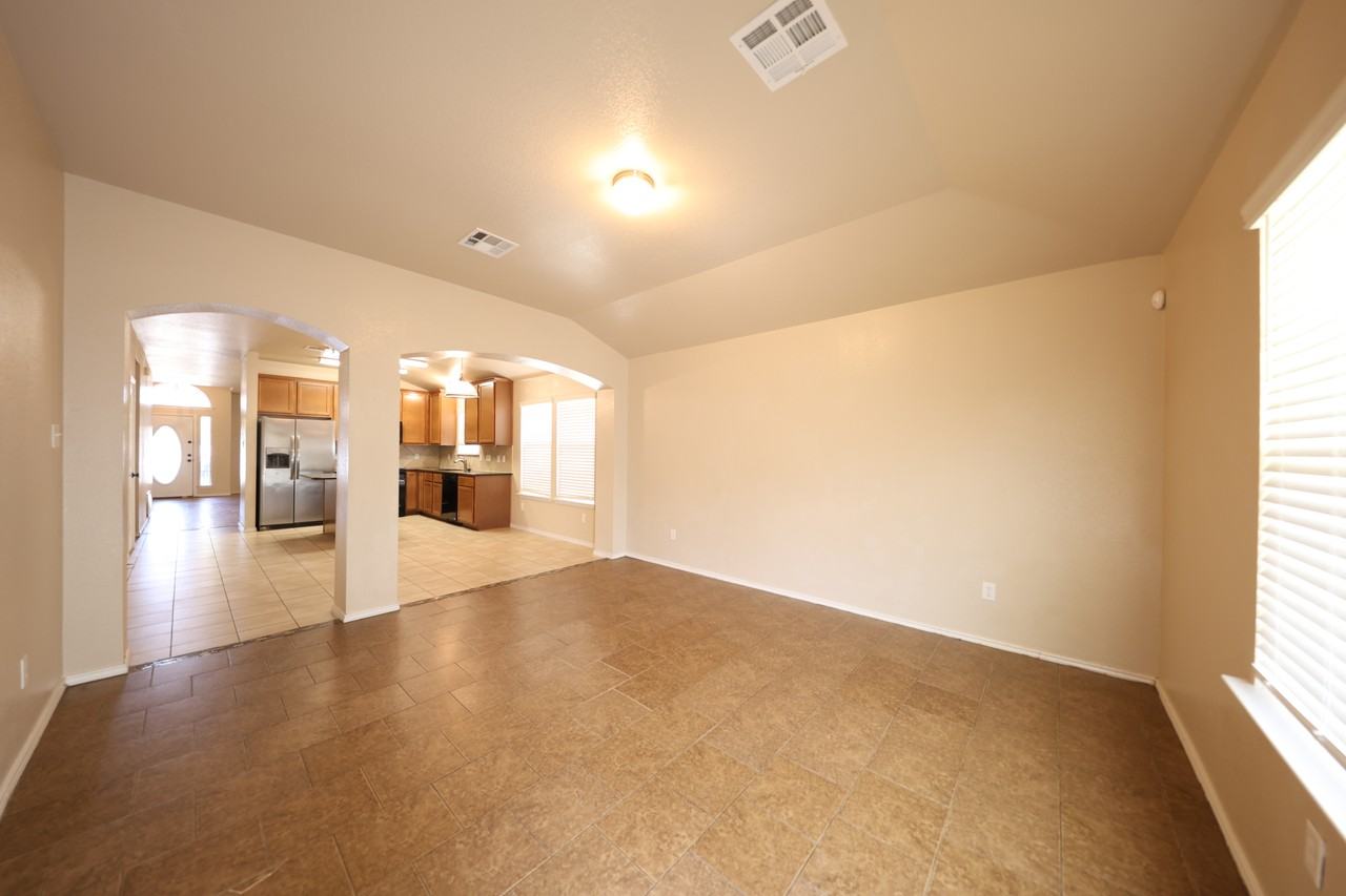 5206 Lions Gate Ln - Photo 7 of 27