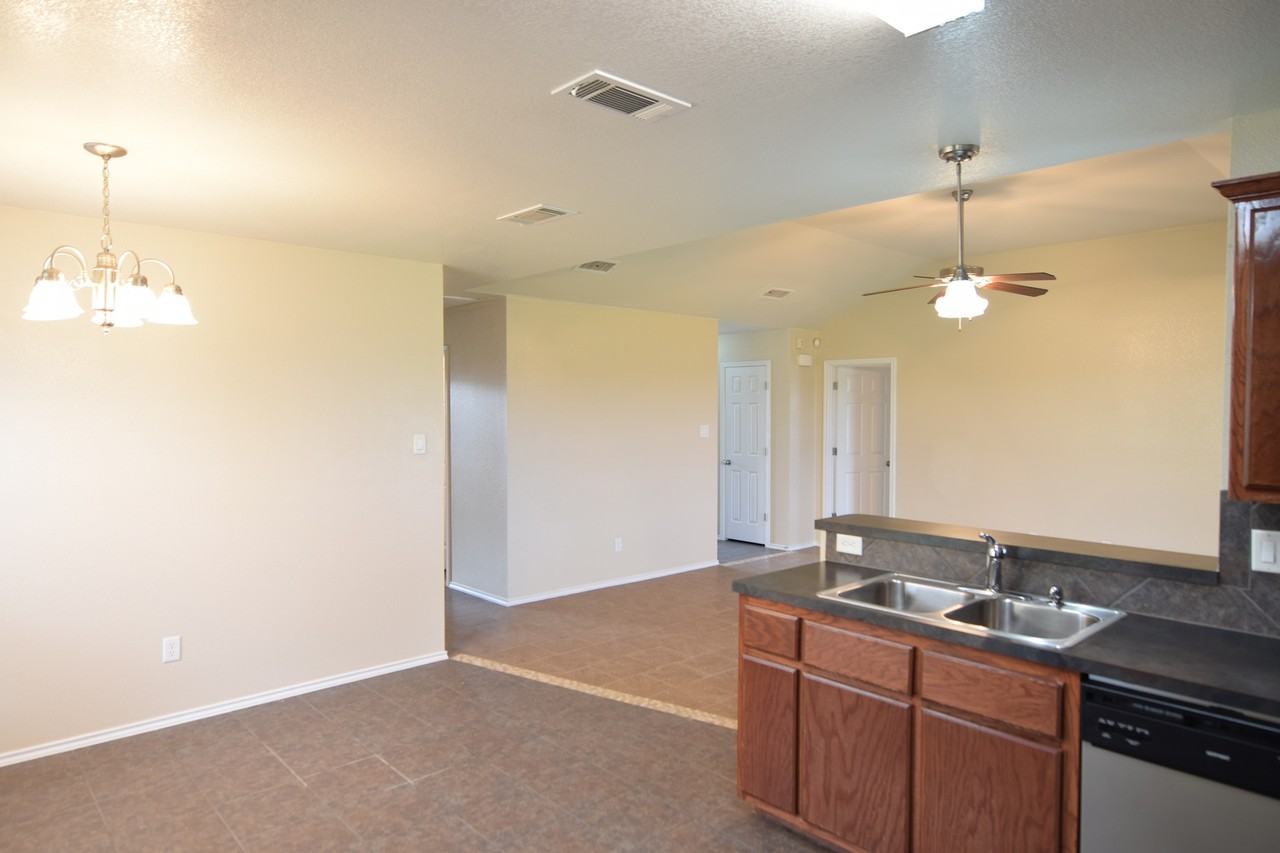 1205 Dixon Cir - Photo 5 of 17