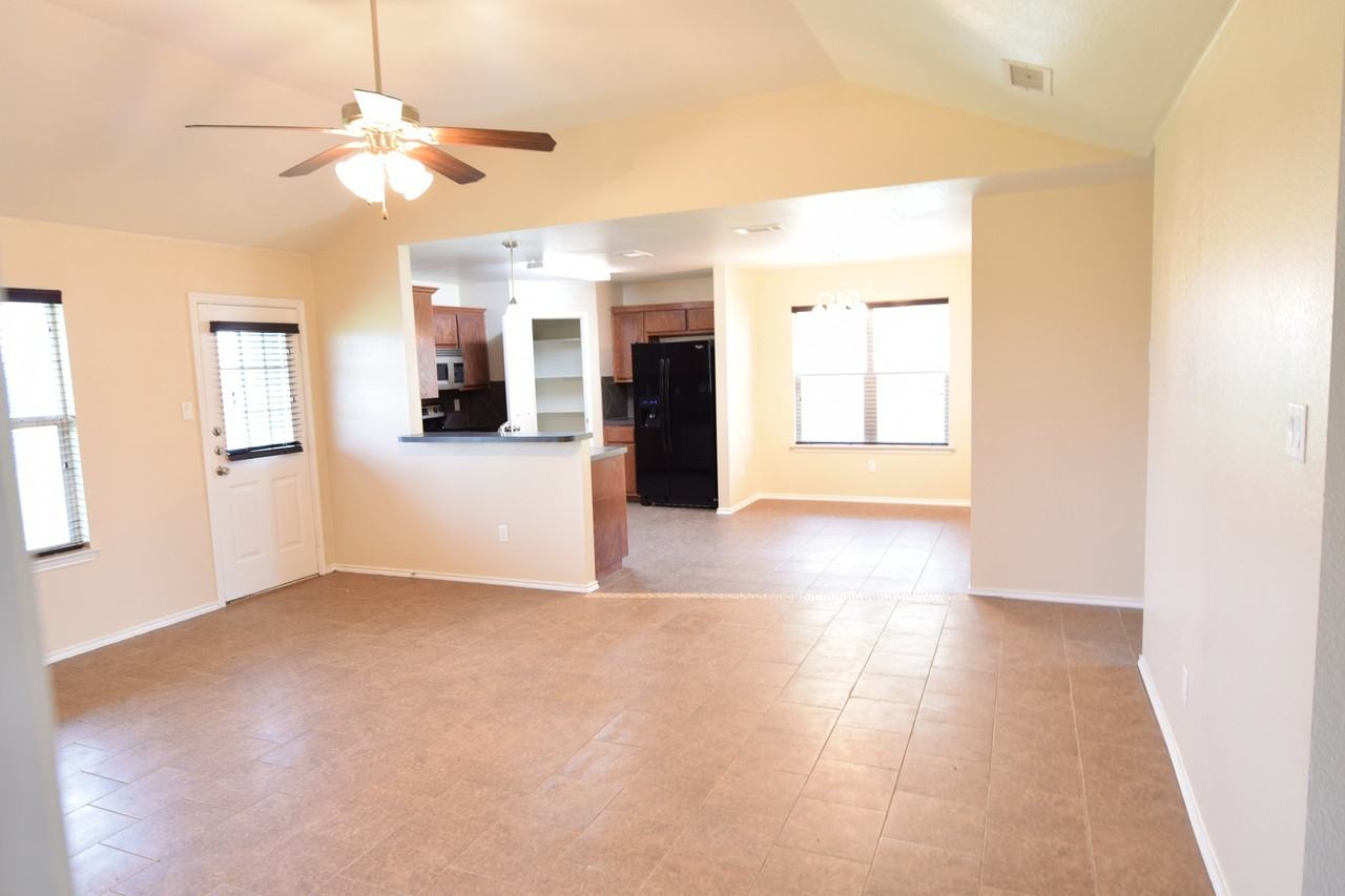 1205 Dixon Cir - Photo 6 of 17